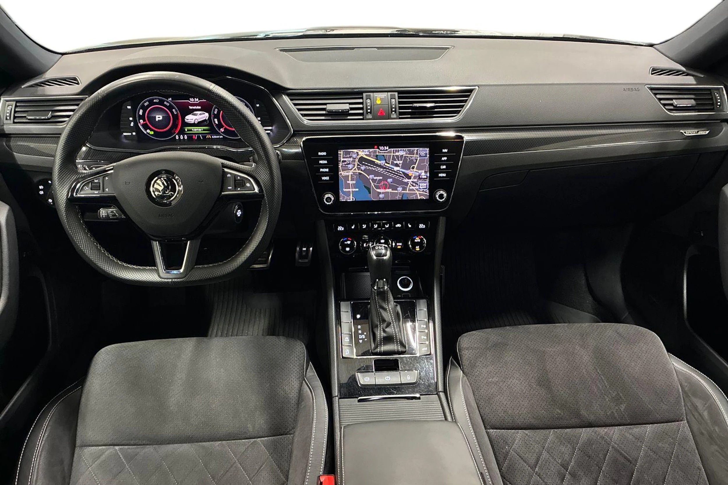 musta Skoda Superb 2019 kuva 7.