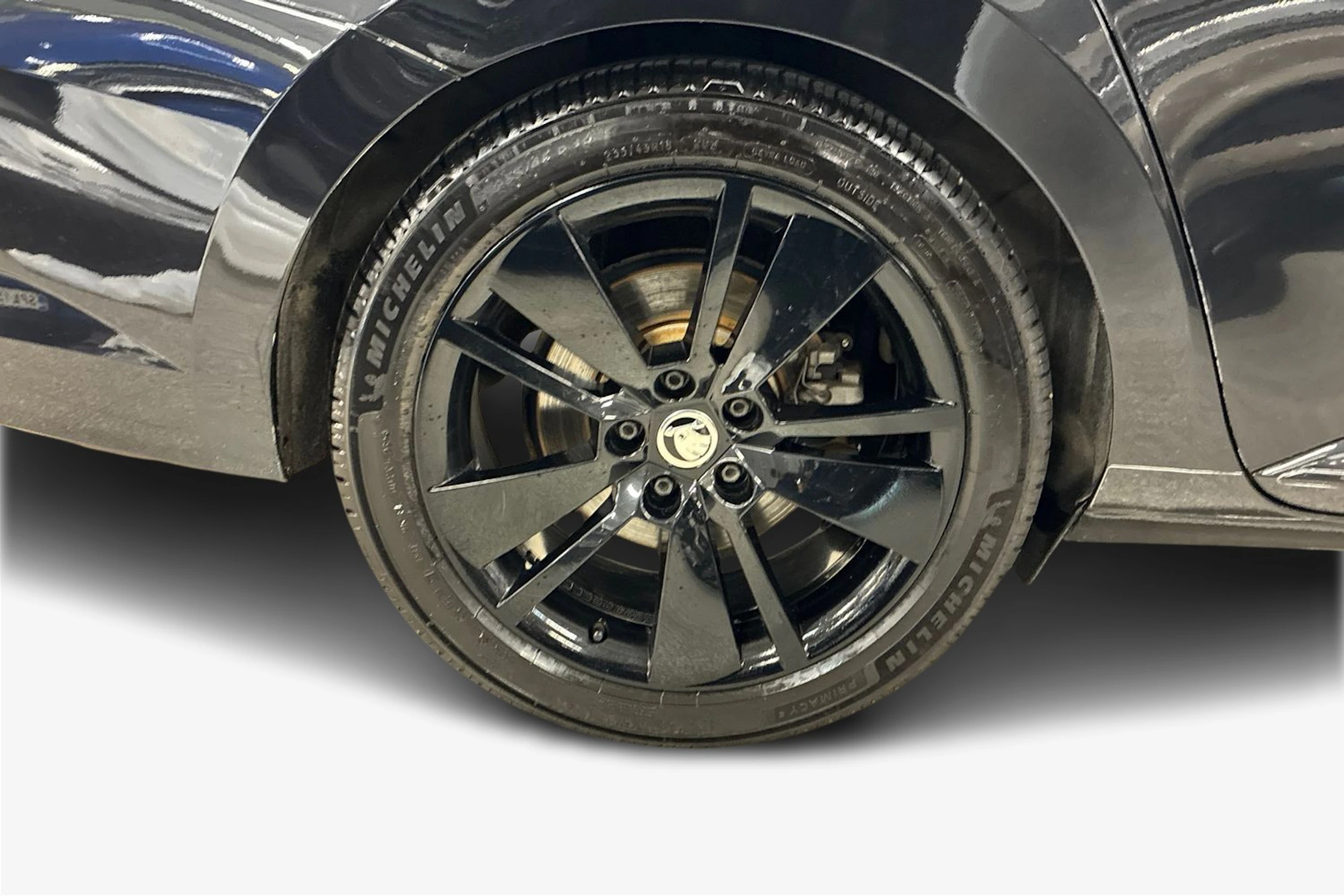 musta Skoda Superb 2019 kuva 9.
