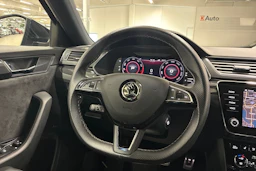 musta Skoda Superb 2019 kuva 12.