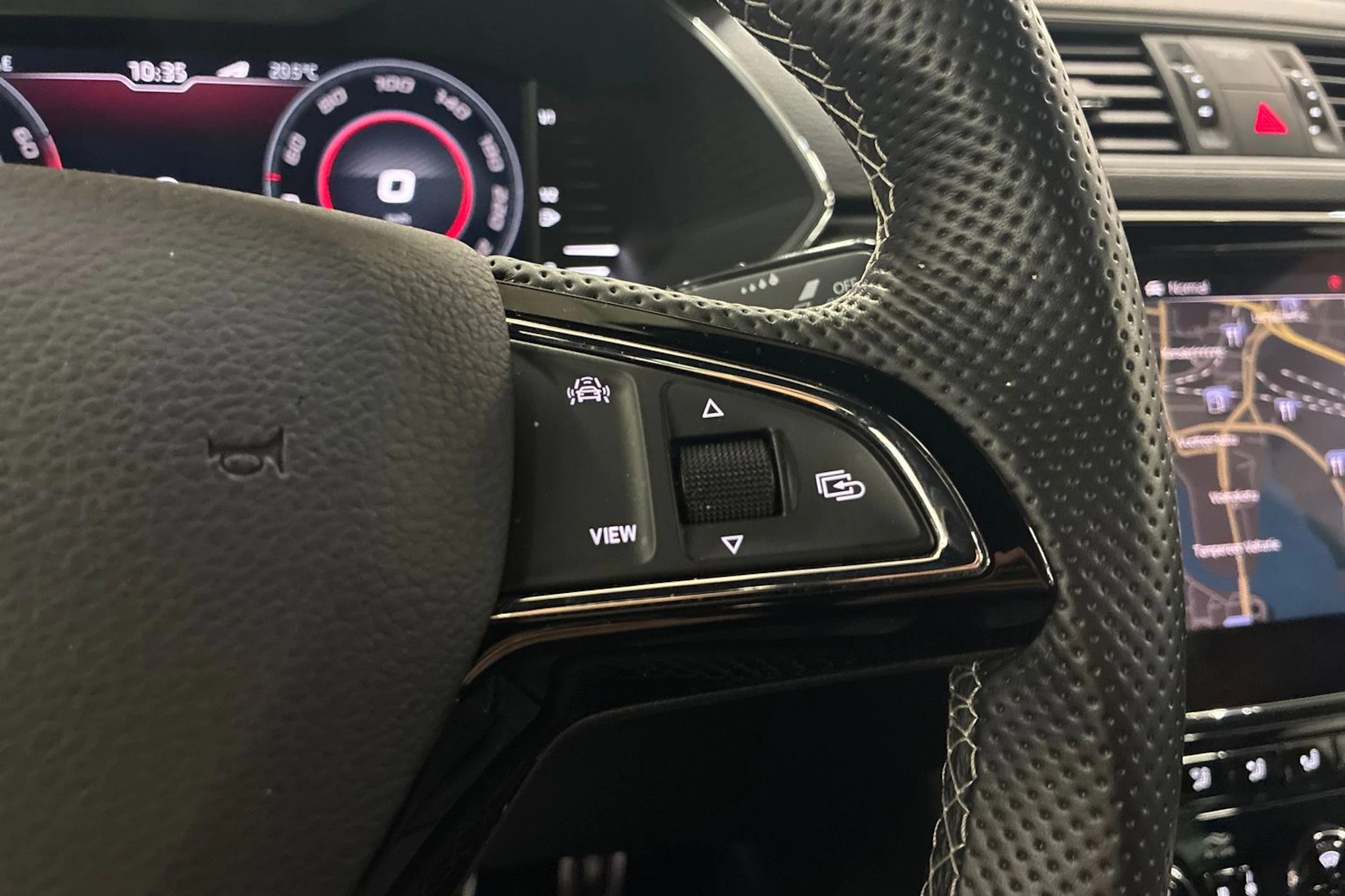 musta Skoda Superb 2019 kuva 15.