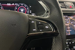 musta Skoda Superb 2019 kuva 15.