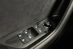 musta Skoda Superb 2019 kuva 19.