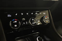 musta Skoda Superb 2019 kuva 21.