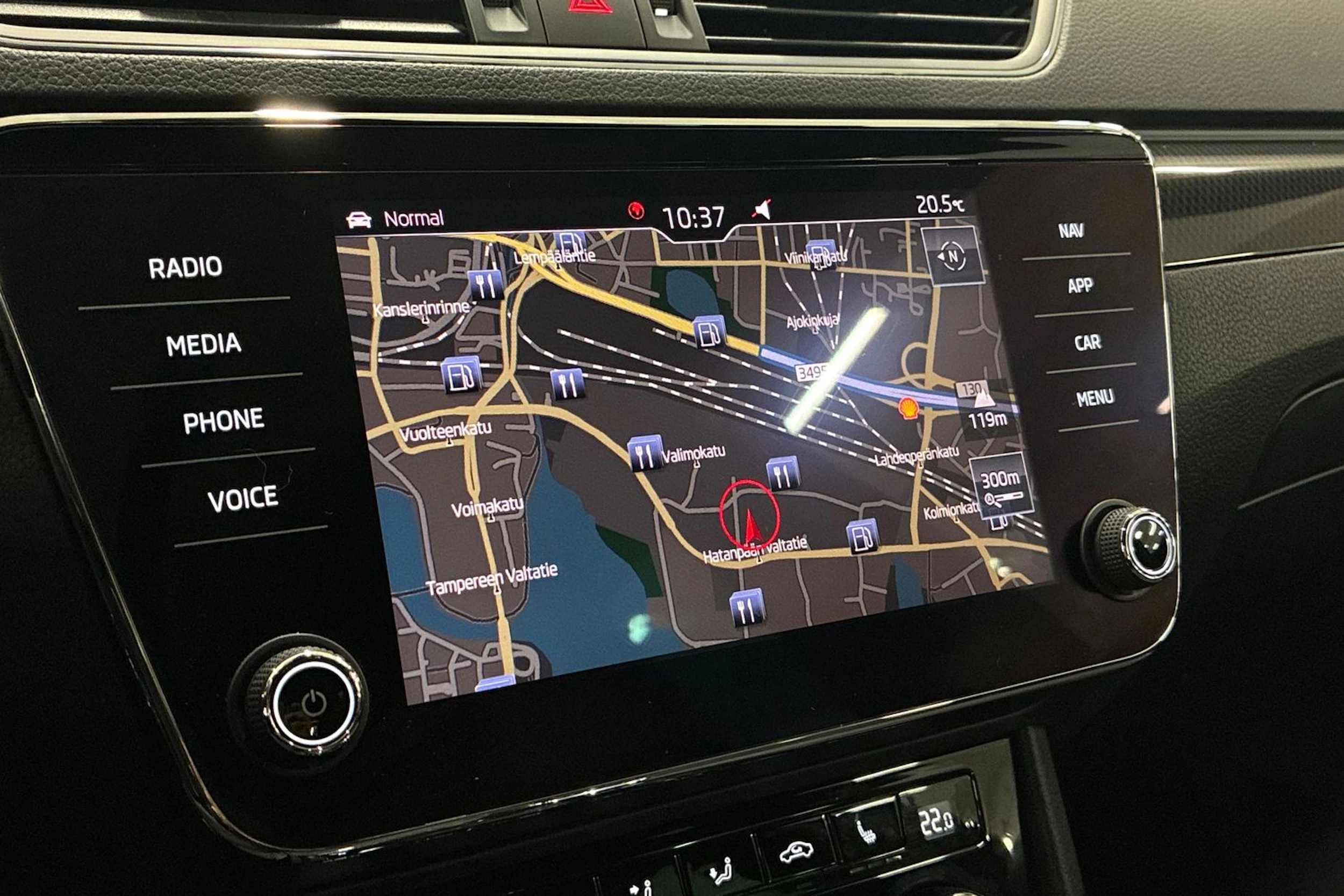 musta Skoda Superb 2019 kuva 22.