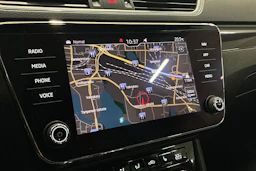 musta Skoda Superb 2019 kuva 22.