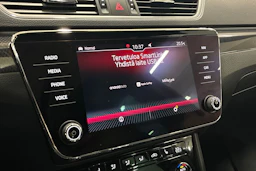 musta Skoda Superb 2019 kuva 23.