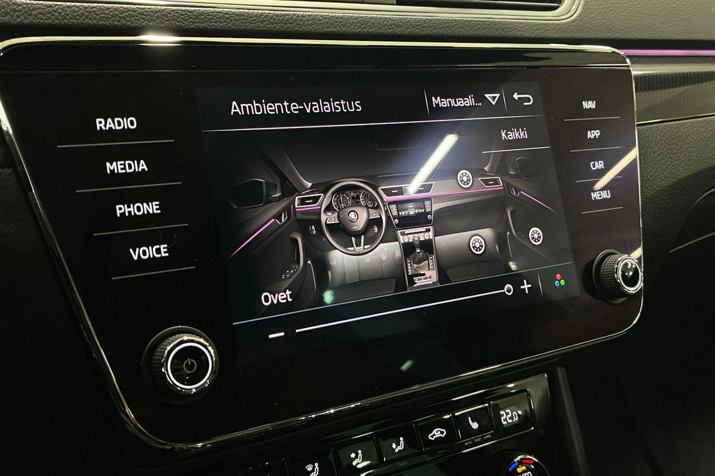 musta Skoda Superb 2019 kuva 25.
