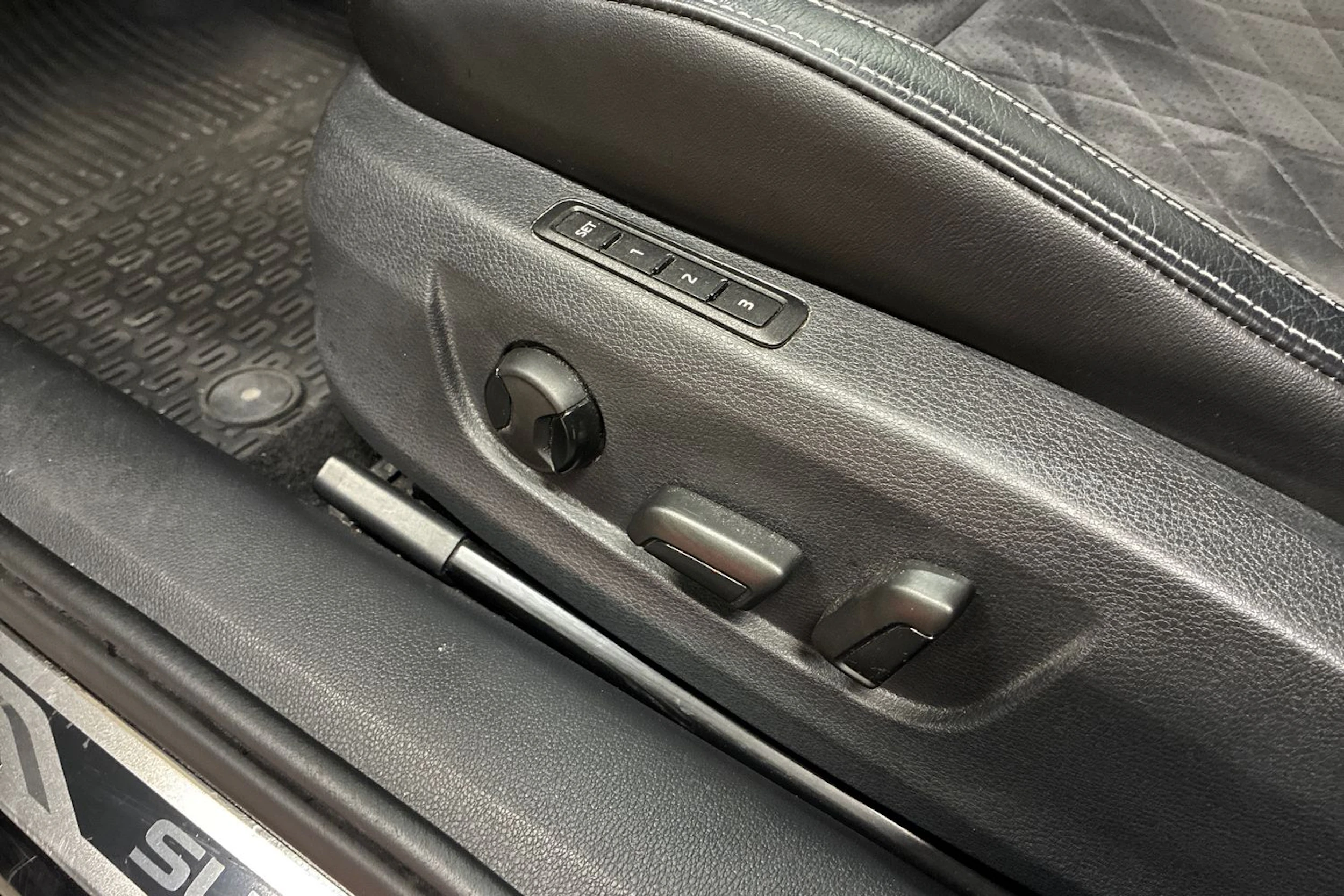 musta Skoda Superb 2019 kuva 27.