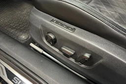 musta Skoda Superb 2019 kuva 27.