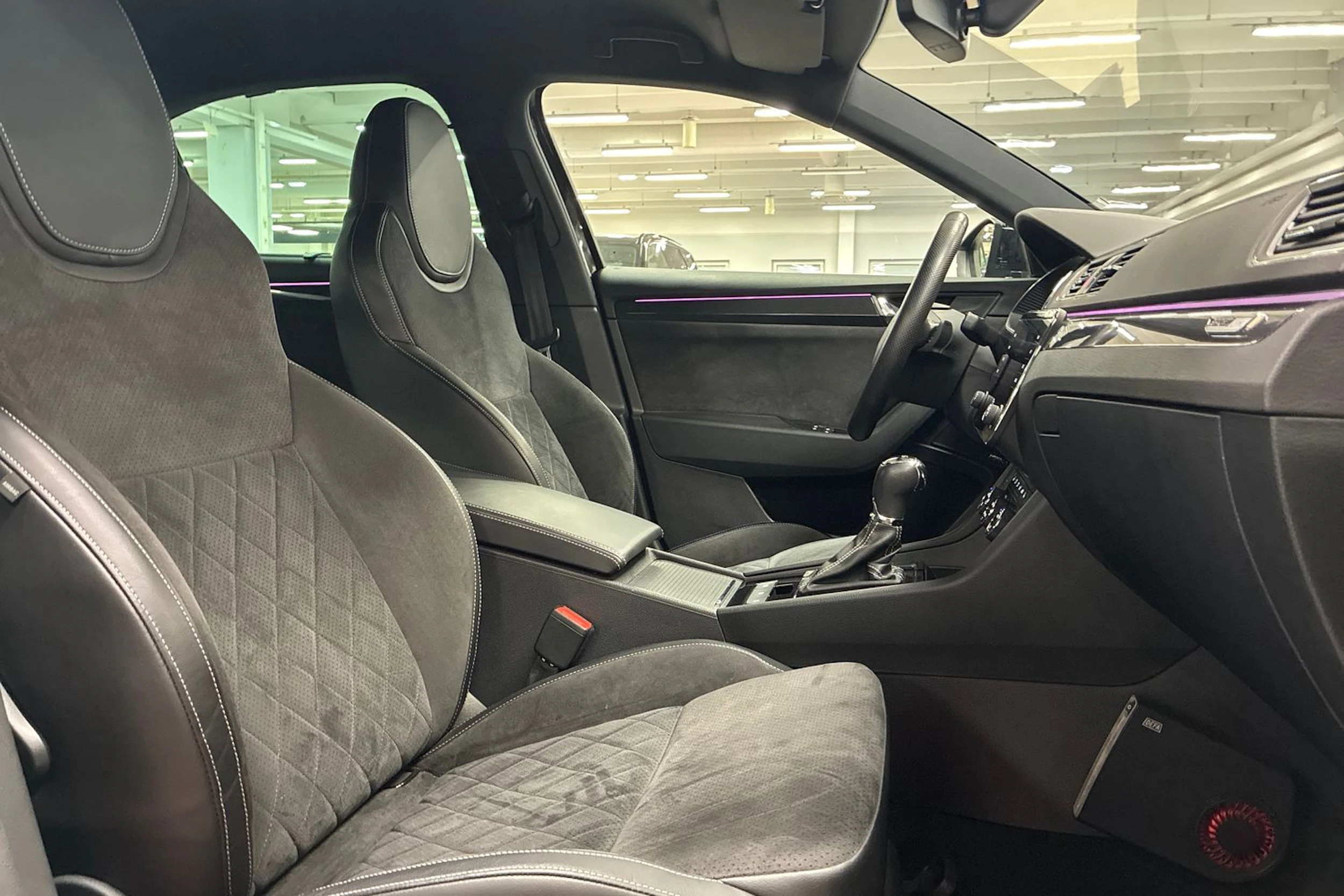 musta Skoda Superb 2019 kuva 33.