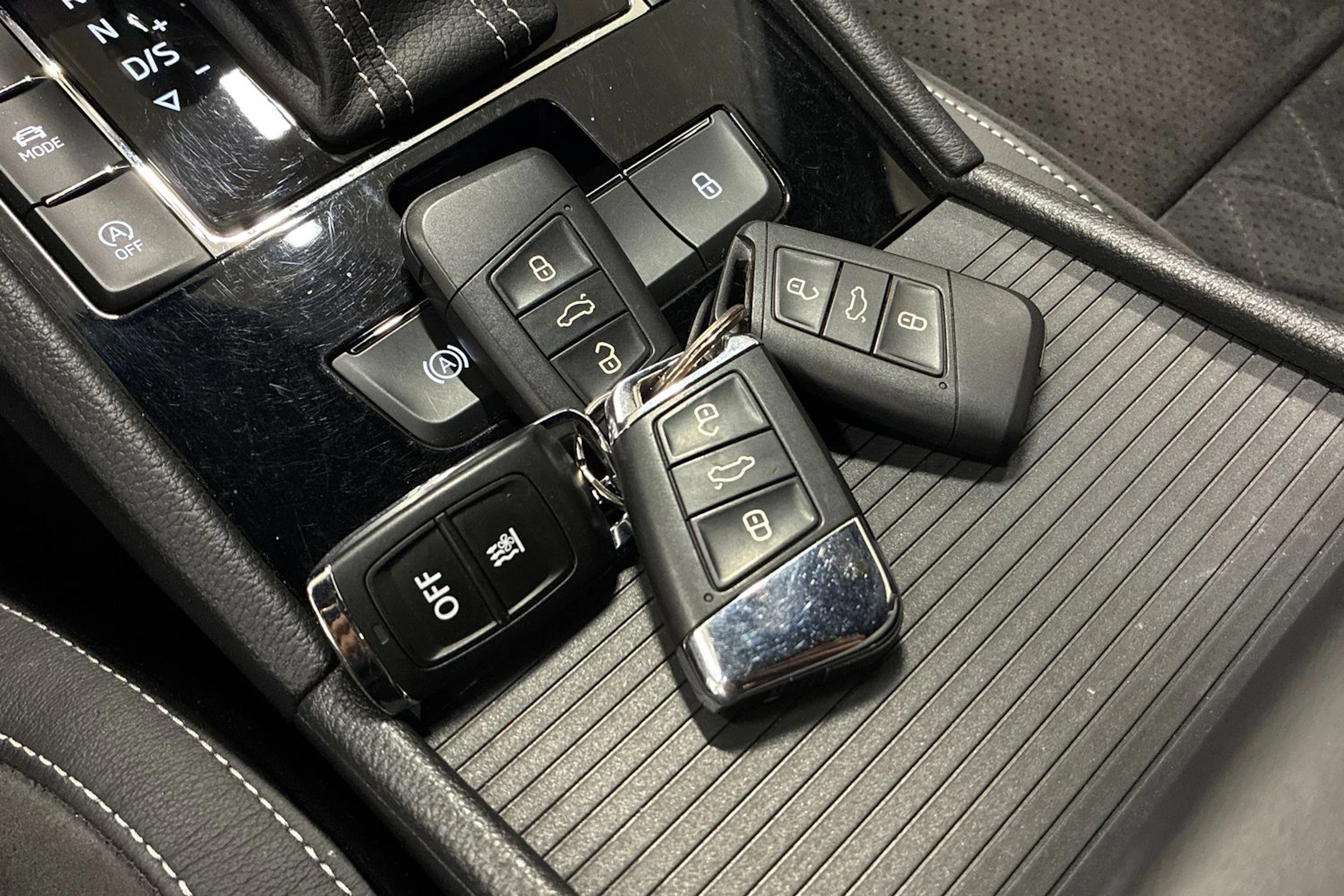 musta Skoda Superb 2019 kuva 38.