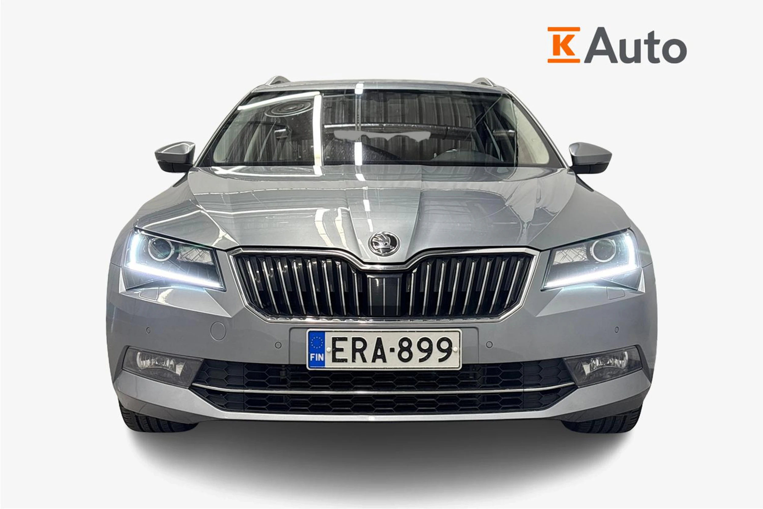 harmaa Skoda Superb 2019 kuva 5.