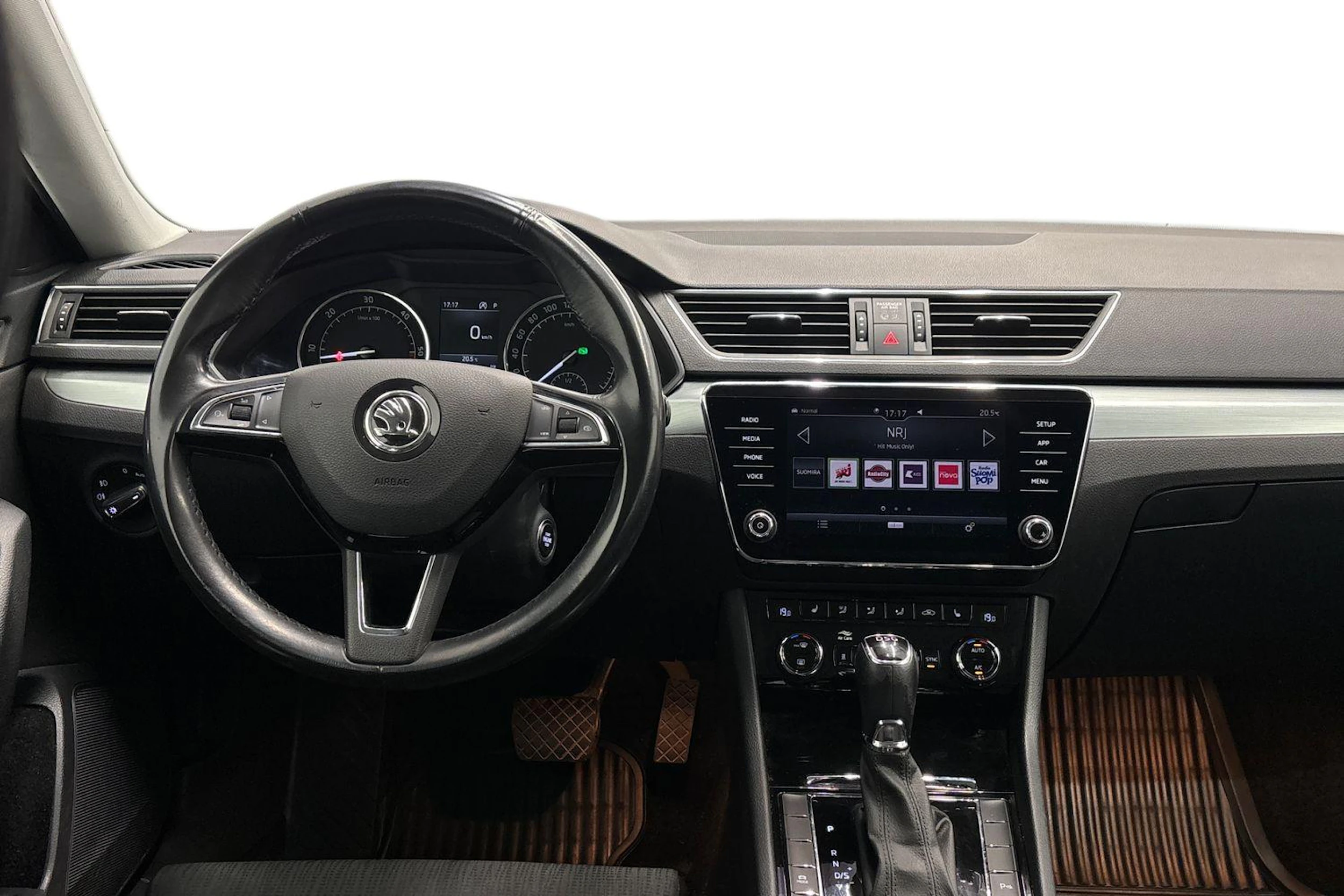 harmaa Skoda Superb 2019 kuva 9.