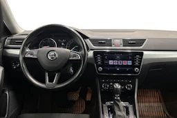 harmaa Skoda Superb 2019 kuva 9.