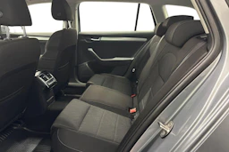 harmaa Skoda Superb 2019 kuva 11.