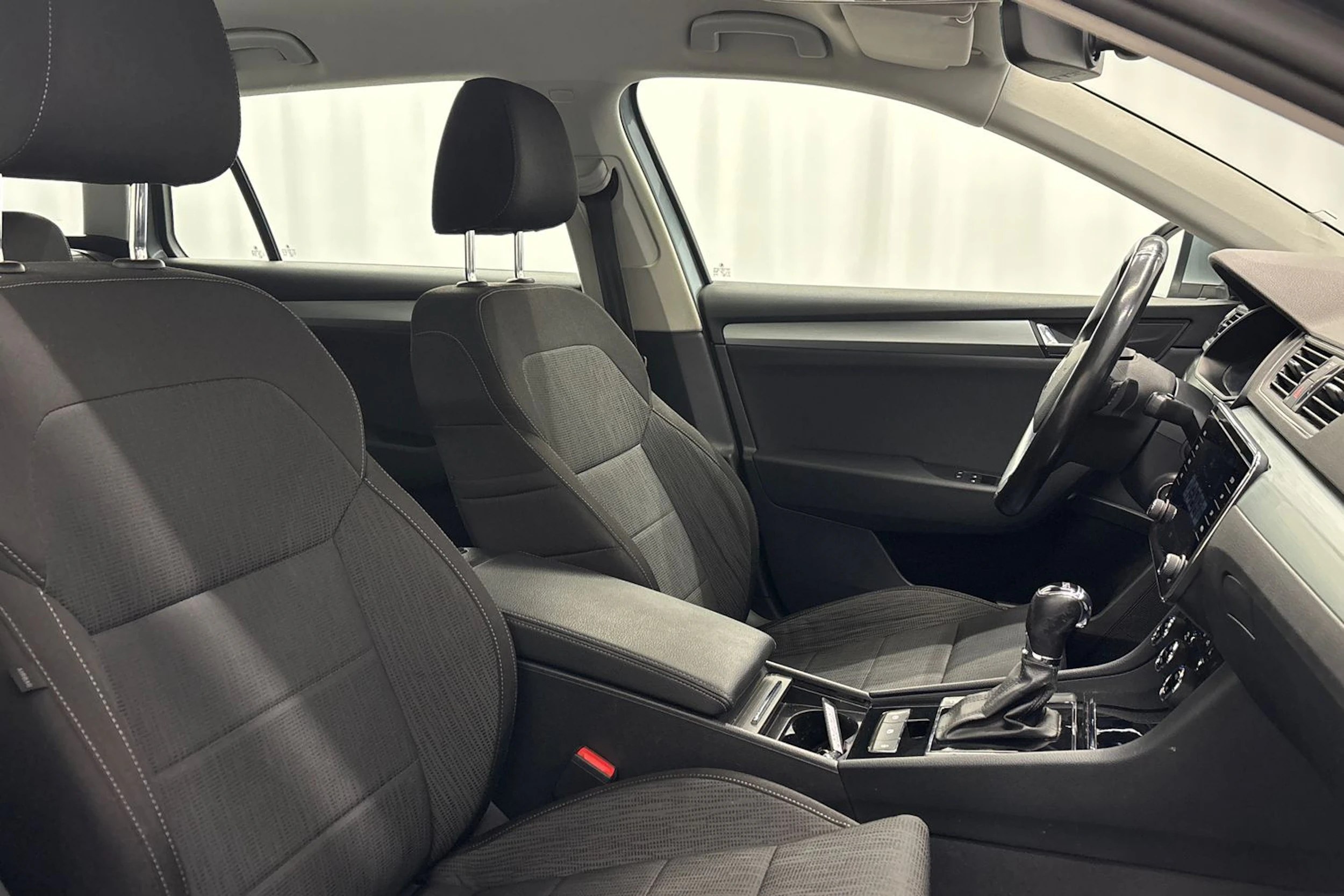 harmaa Skoda Superb 2019 kuva 15.