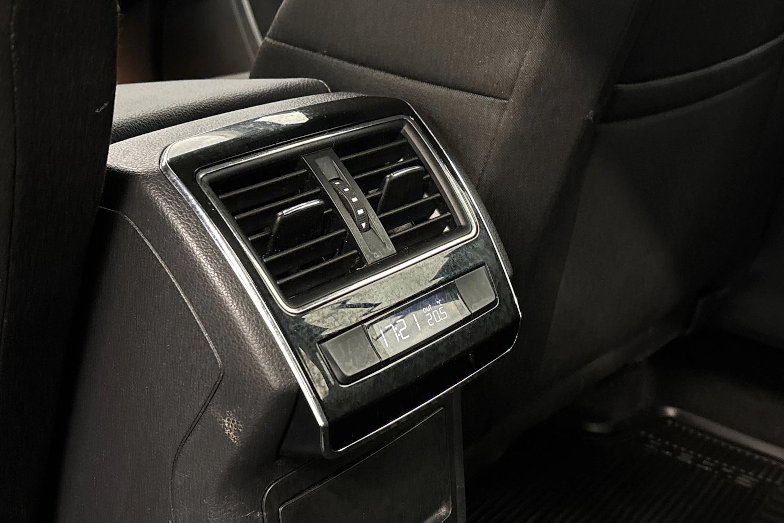 harmaa Skoda Superb 2019 kuva 19.