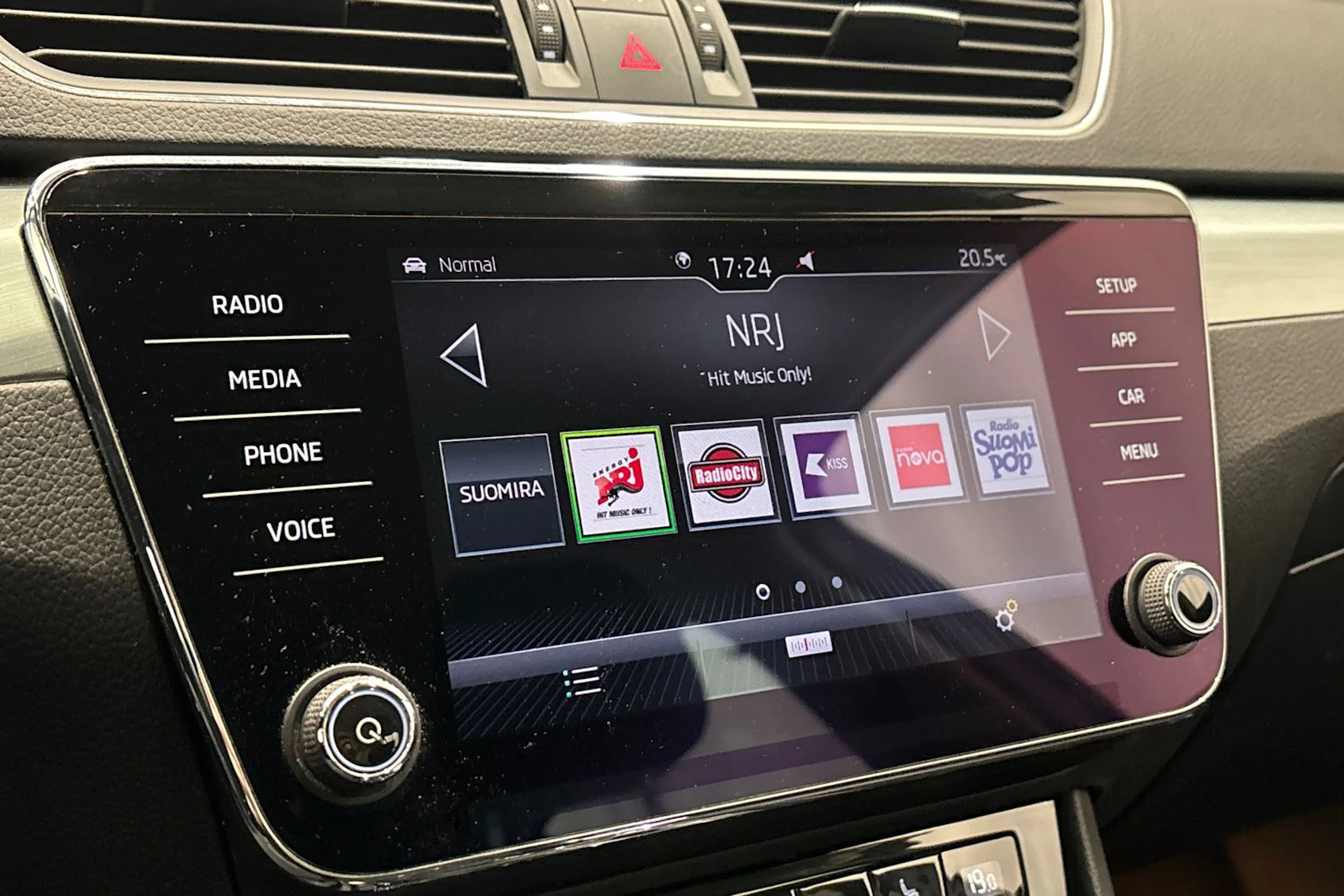 harmaa Skoda Superb 2019 kuva 26.