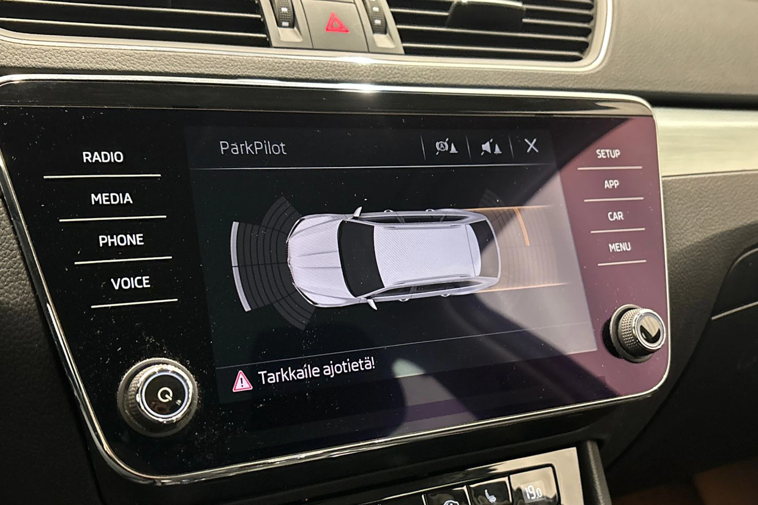 harmaa Skoda Superb 2019 kuva 28.