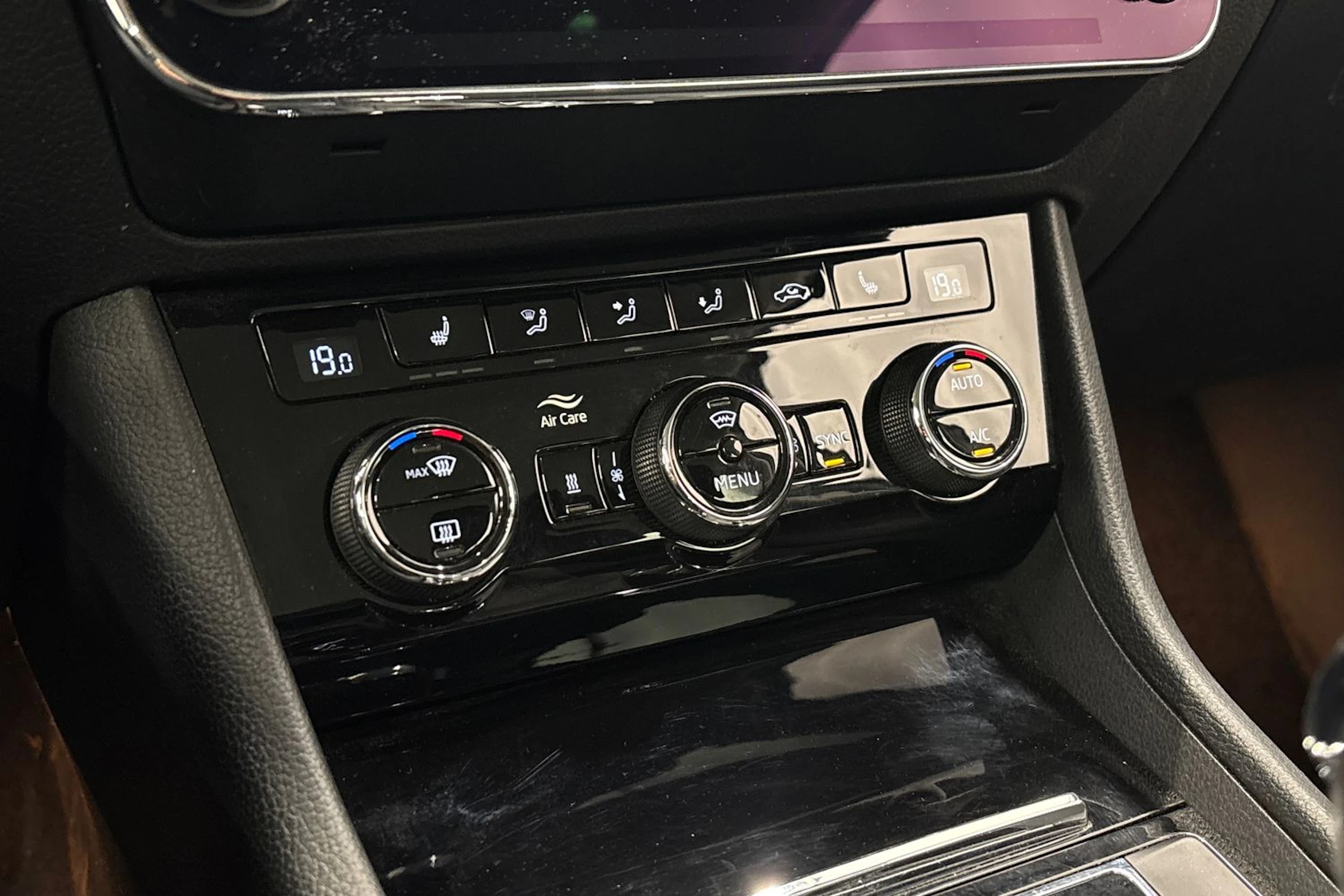 harmaa Skoda Superb 2019 kuva 30.