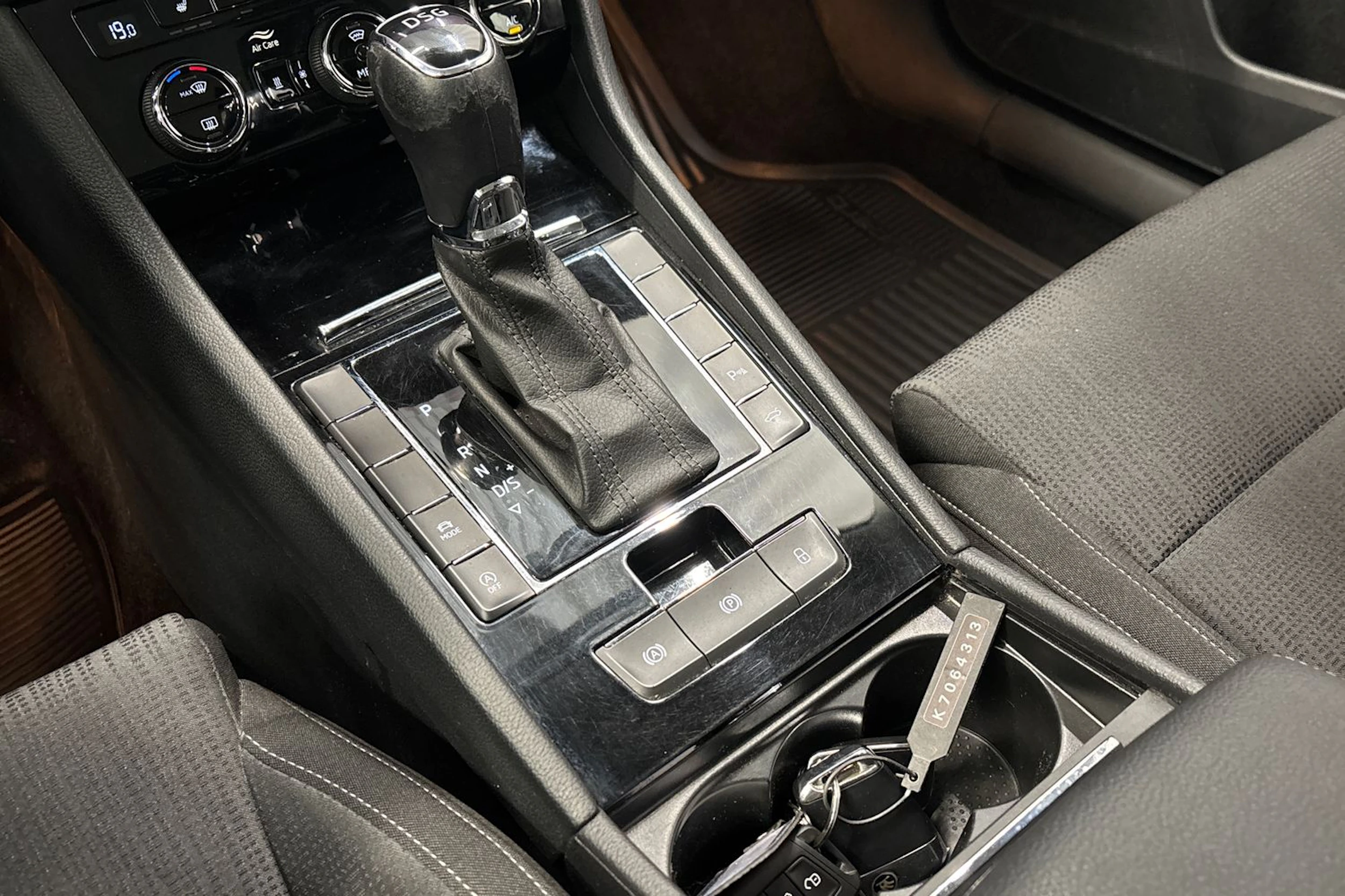 harmaa Skoda Superb 2019 kuva 31.