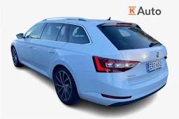 Valkoinen Skoda Superb 2019 kuva 2.