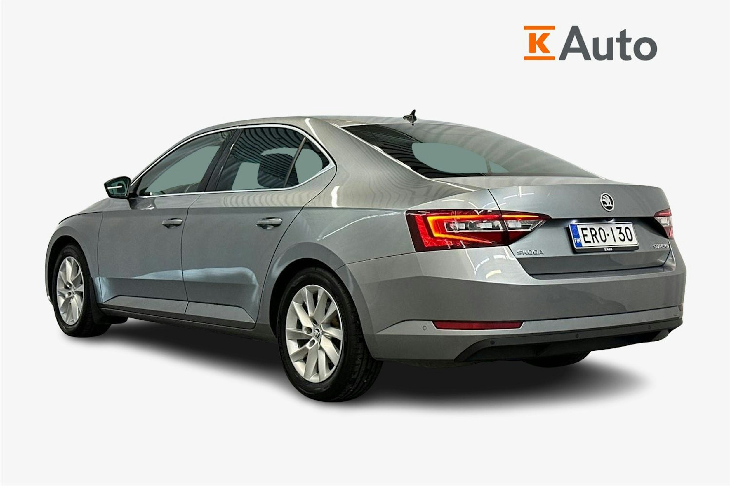 harmaa Skoda Superb 2019 kuva 2.