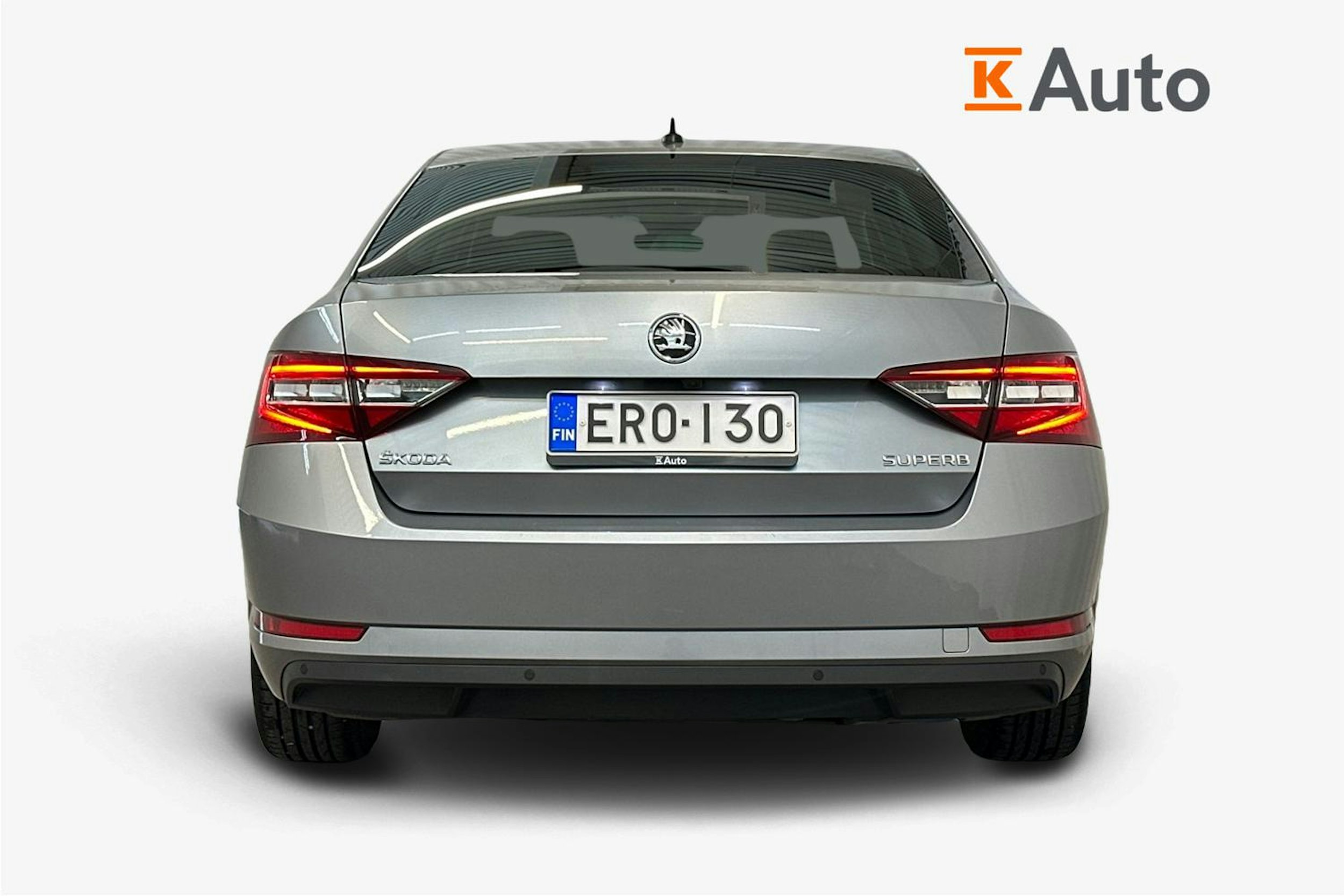 harmaa Skoda Superb 2019 kuva 3.
