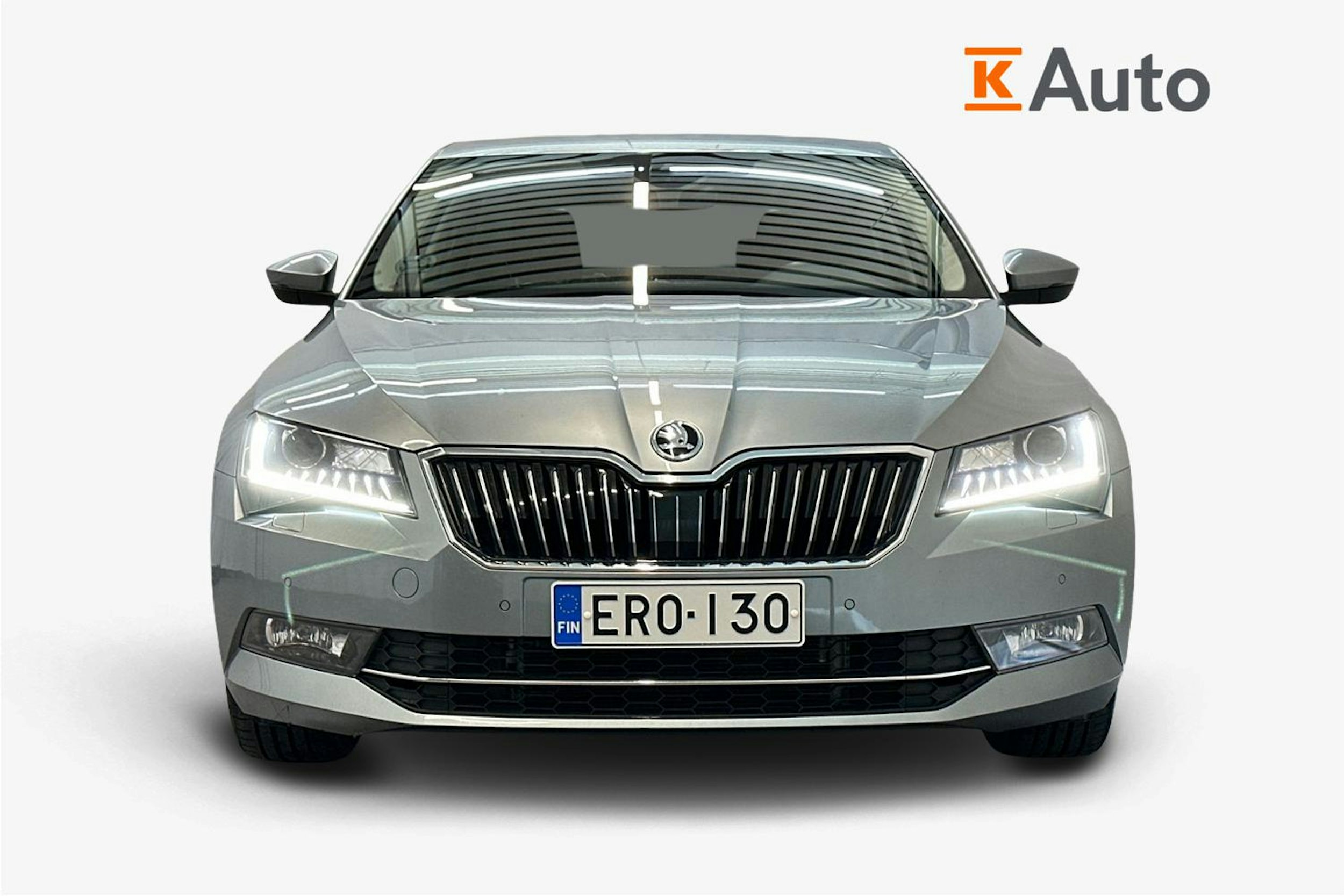 harmaa Skoda Superb 2019 kuva 5.