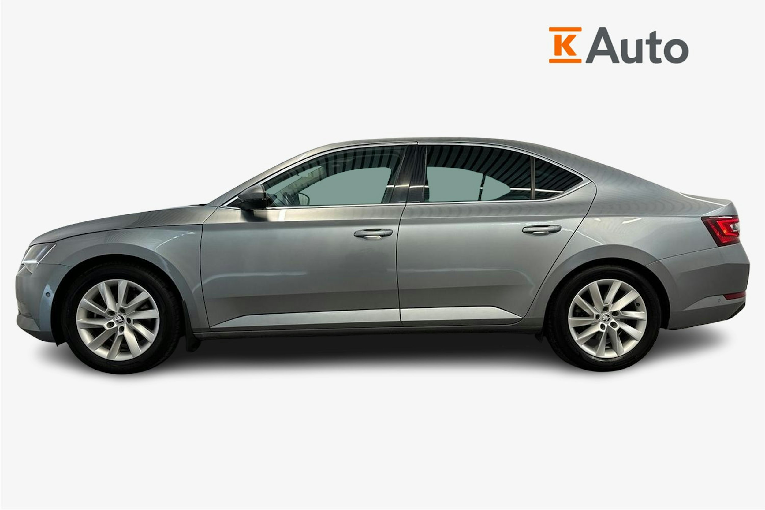 harmaa Skoda Superb 2019 kuva 6.
