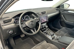 harmaa Skoda Superb 2019 kuva 7.