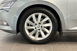 harmaa Skoda Superb 2019 kuva 11.
