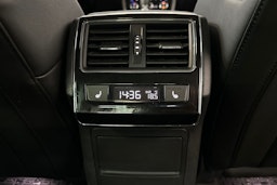 harmaa Skoda Superb 2019 kuva 15.