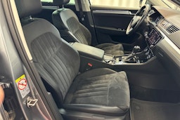 harmaa Skoda Superb 2019 kuva 16.