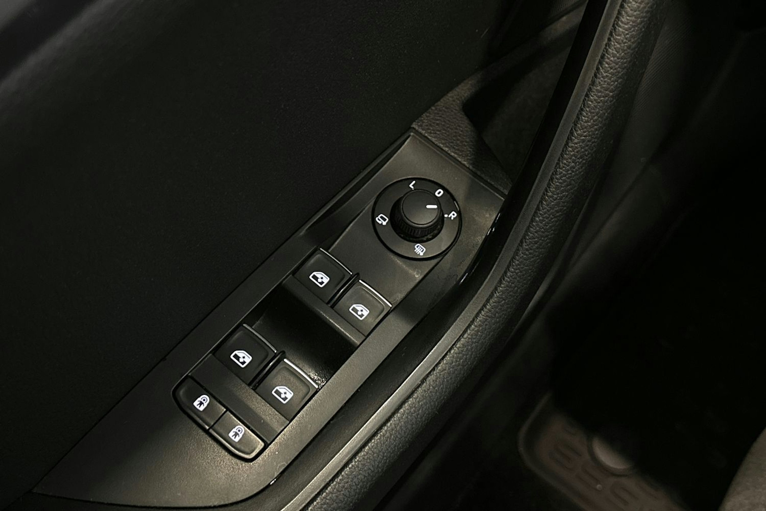 harmaa Skoda Superb 2019 kuva 21.