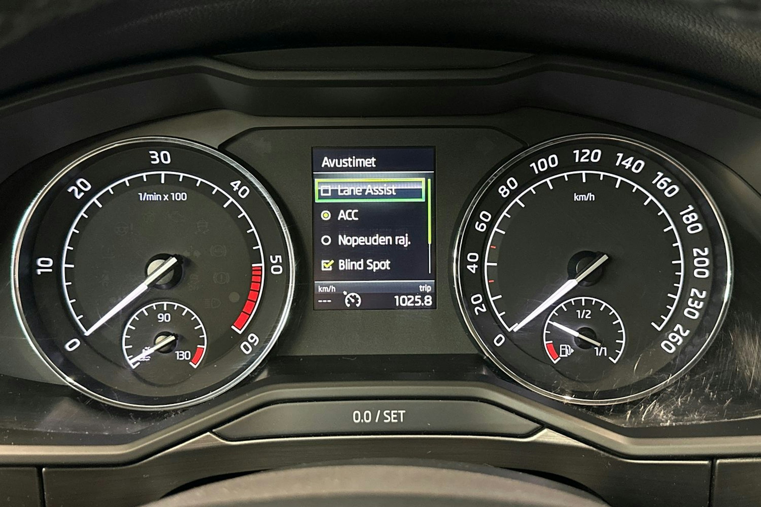 harmaa Skoda Superb 2019 kuva 26.