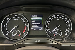 harmaa Skoda Superb 2019 kuva 26.