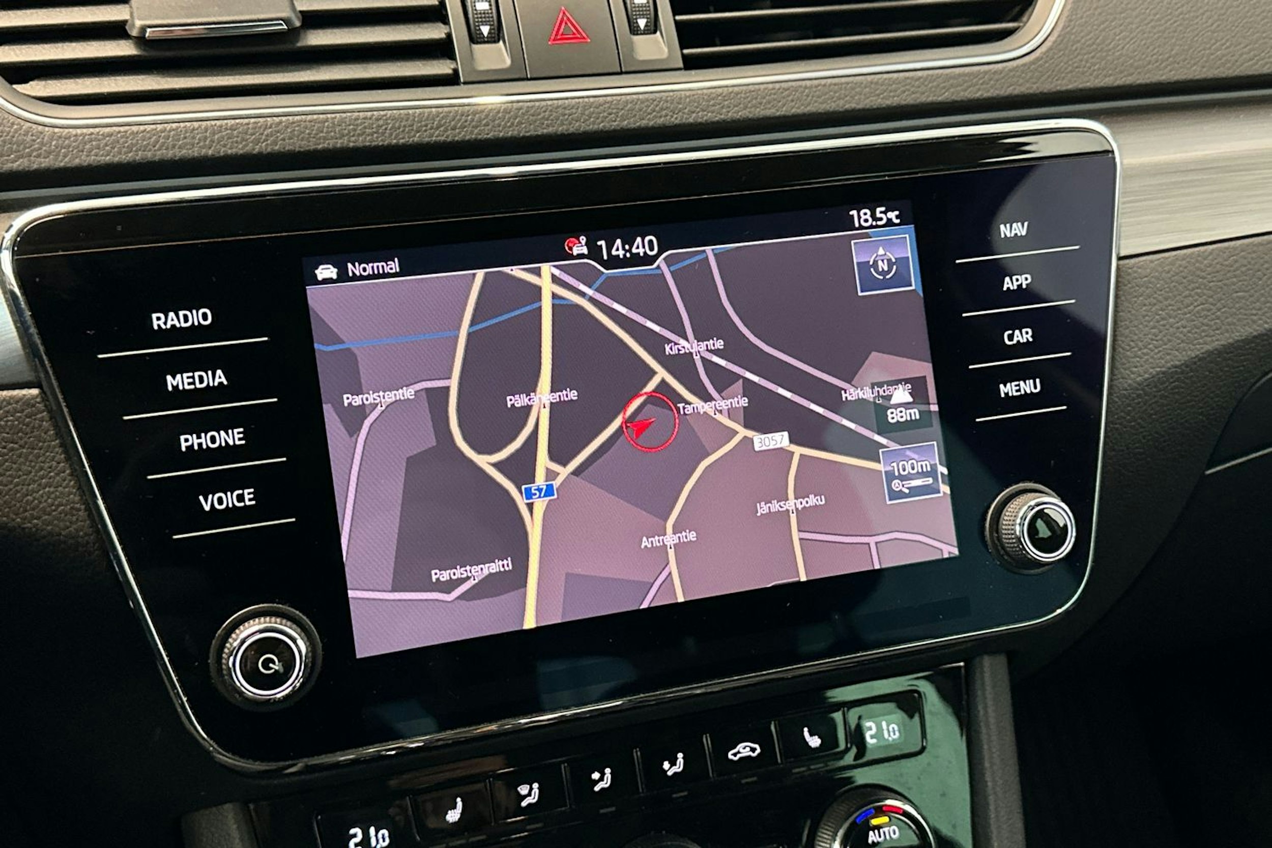 harmaa Skoda Superb 2019 kuva 28.