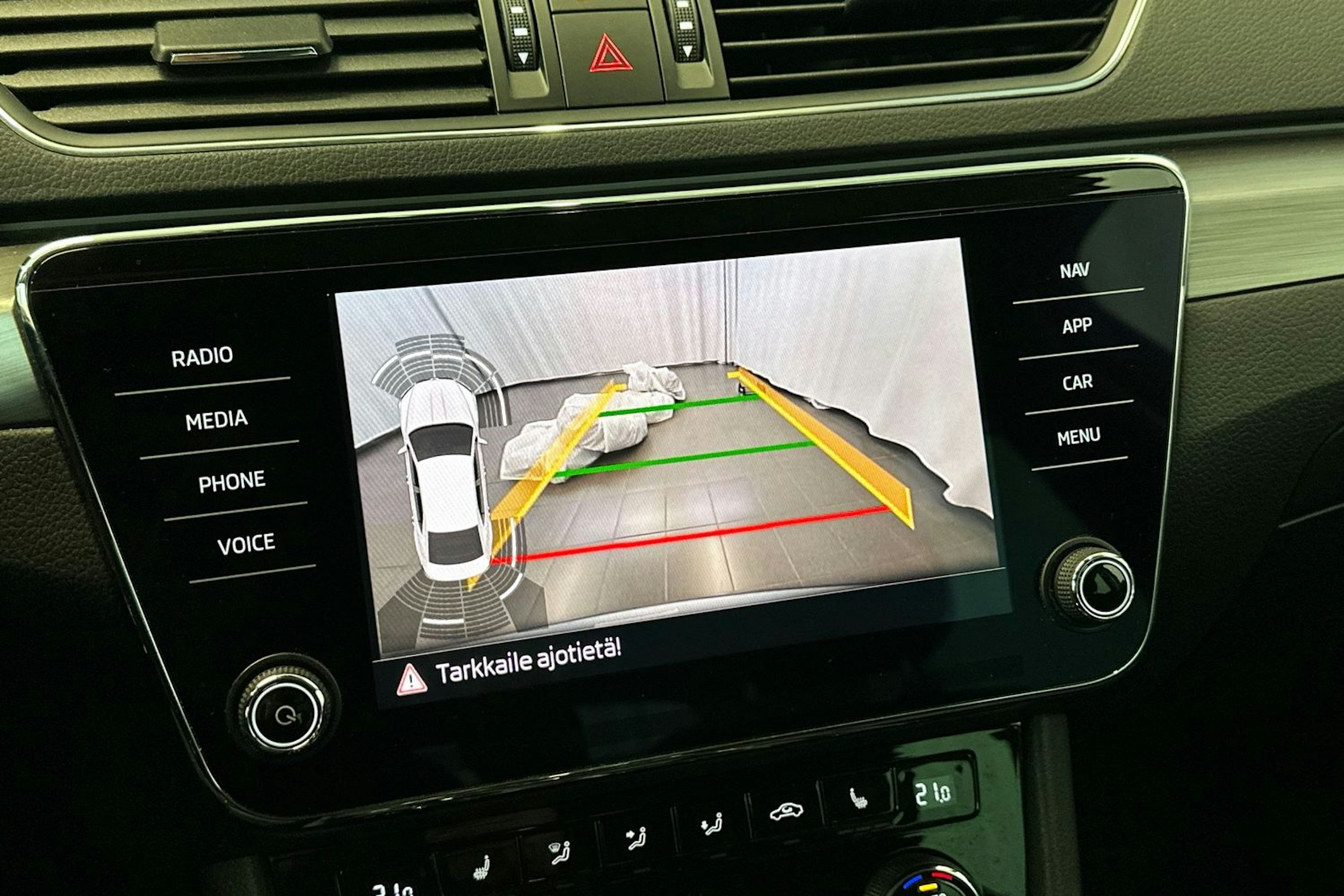 harmaa Skoda Superb 2019 kuva 29.