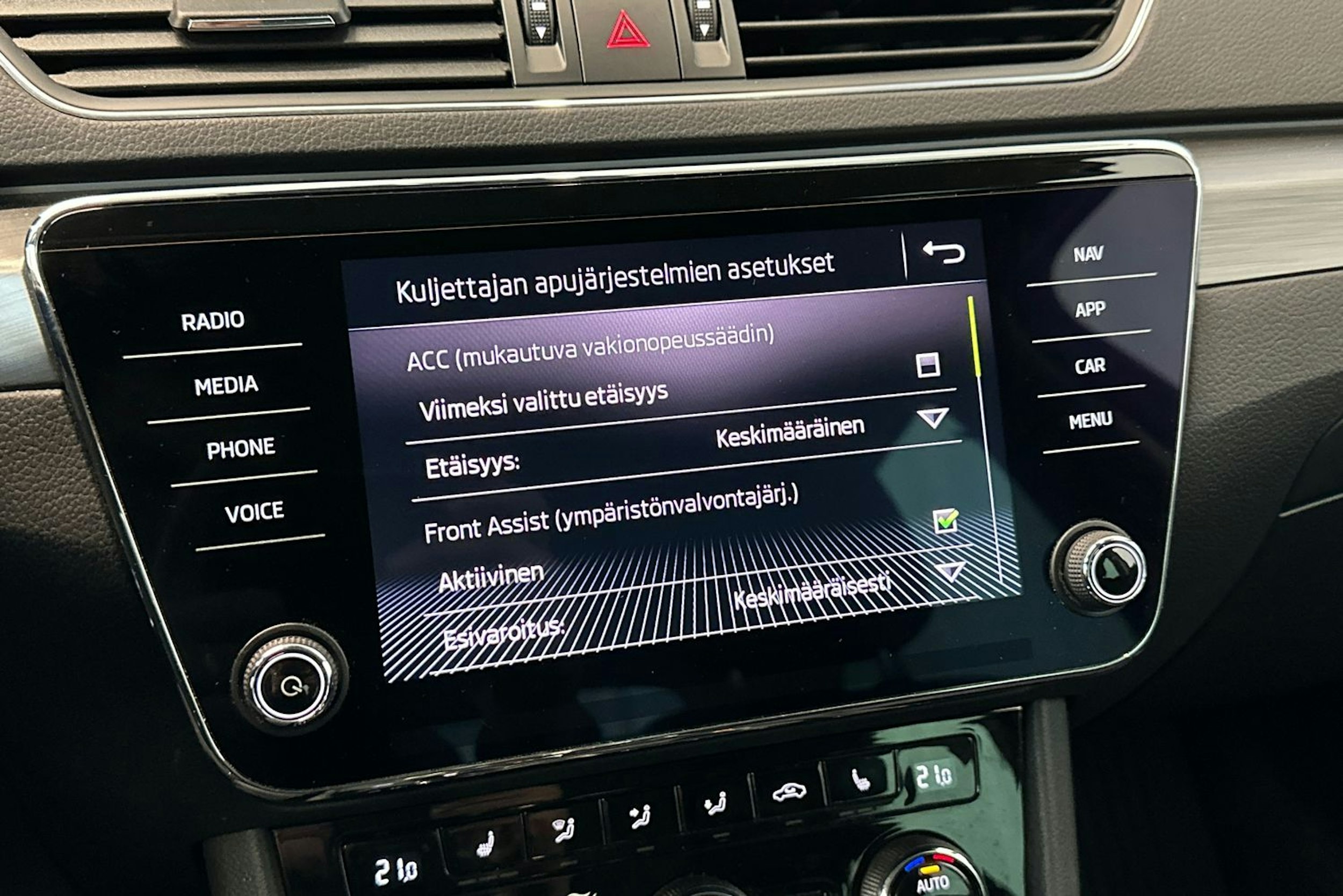 harmaa Skoda Superb 2019 kuva 31.
