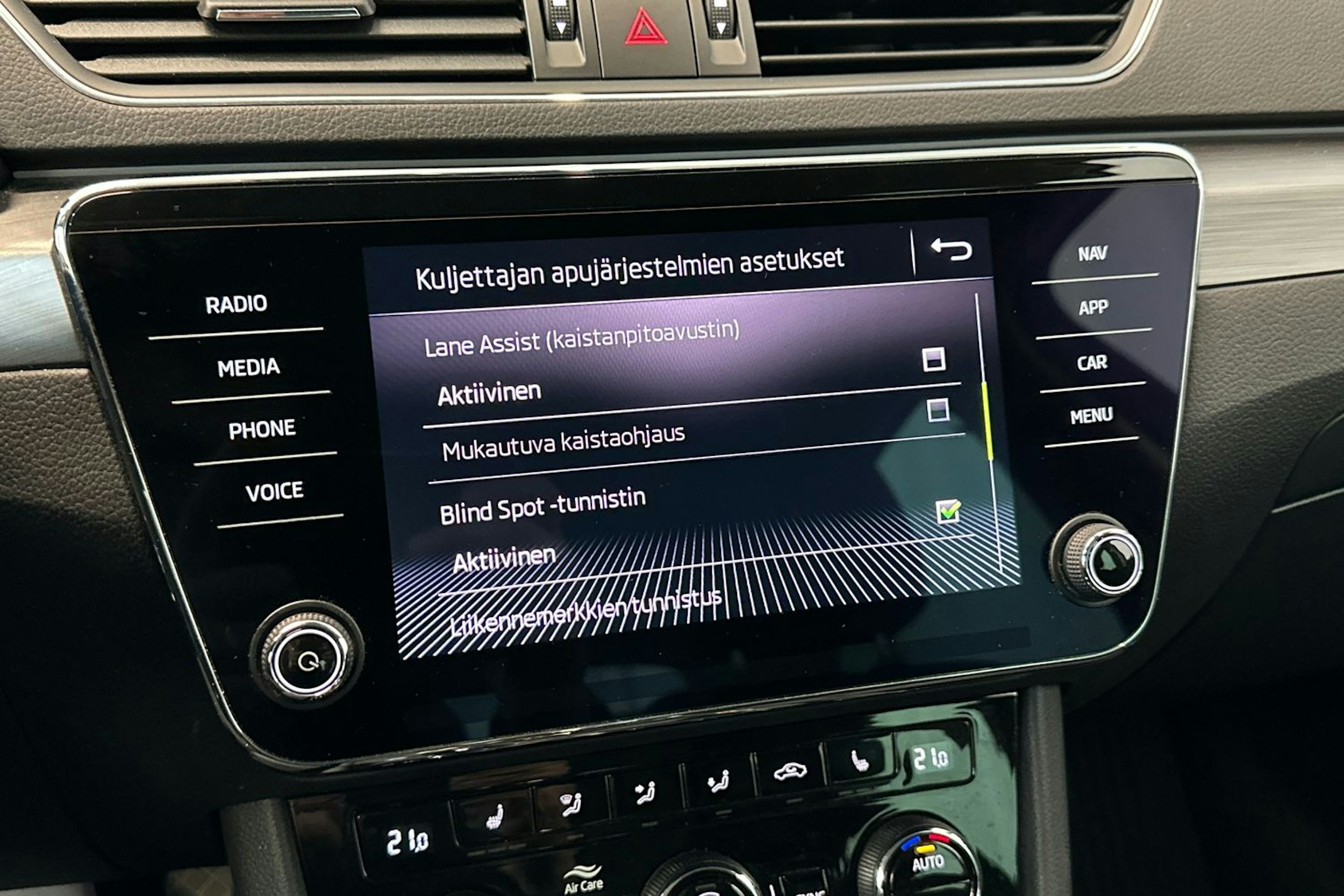 harmaa Skoda Superb 2019 kuva 32.