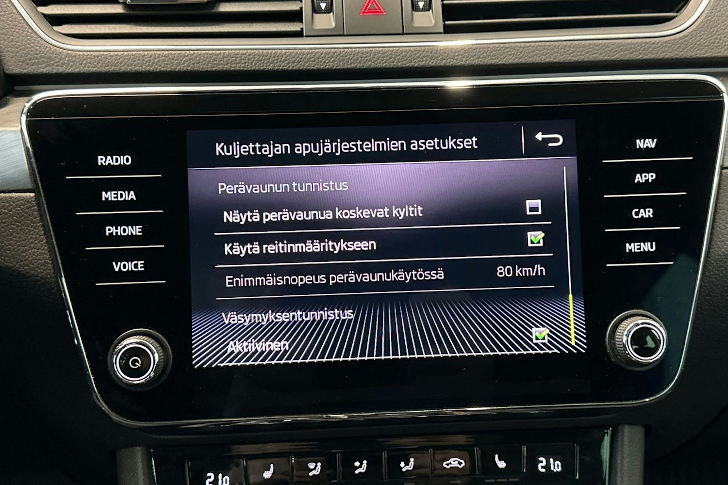 harmaa Skoda Superb 2019 kuva 33.