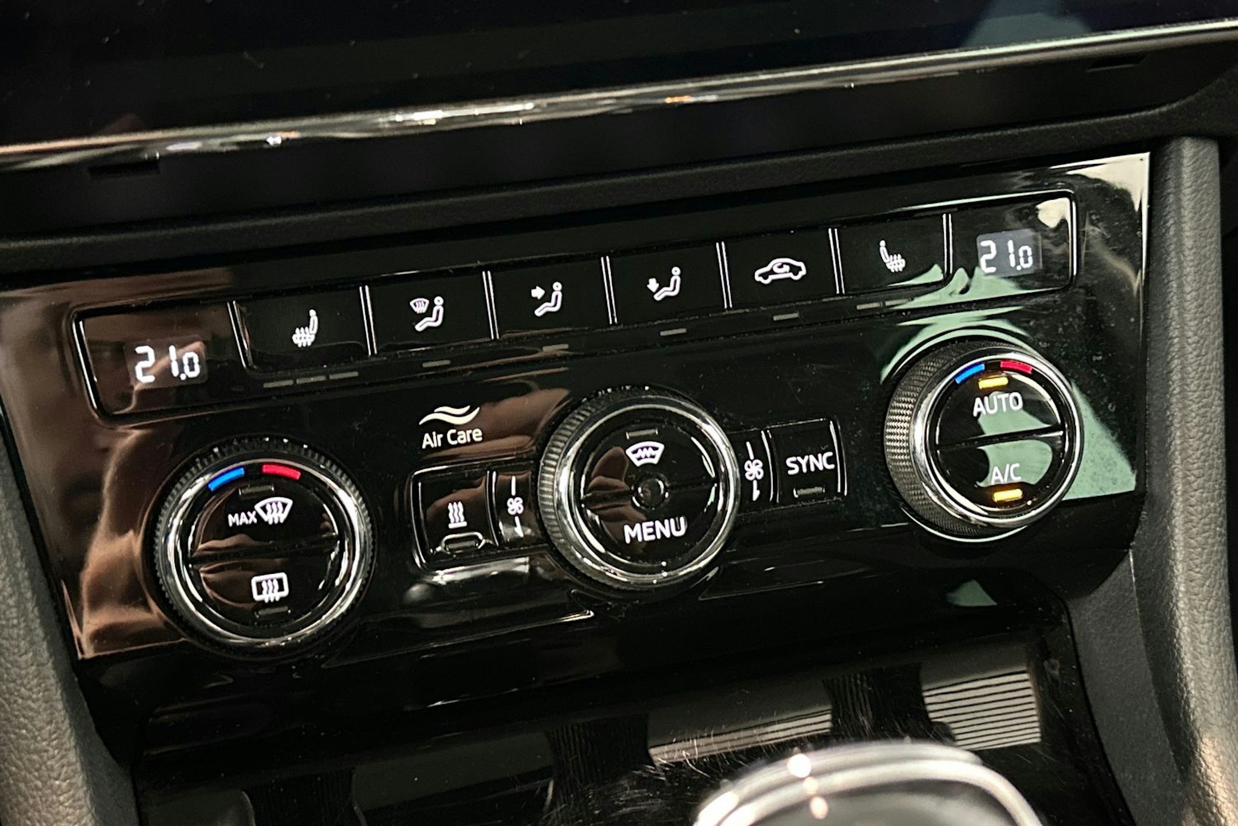 harmaa Skoda Superb 2019 kuva 34.