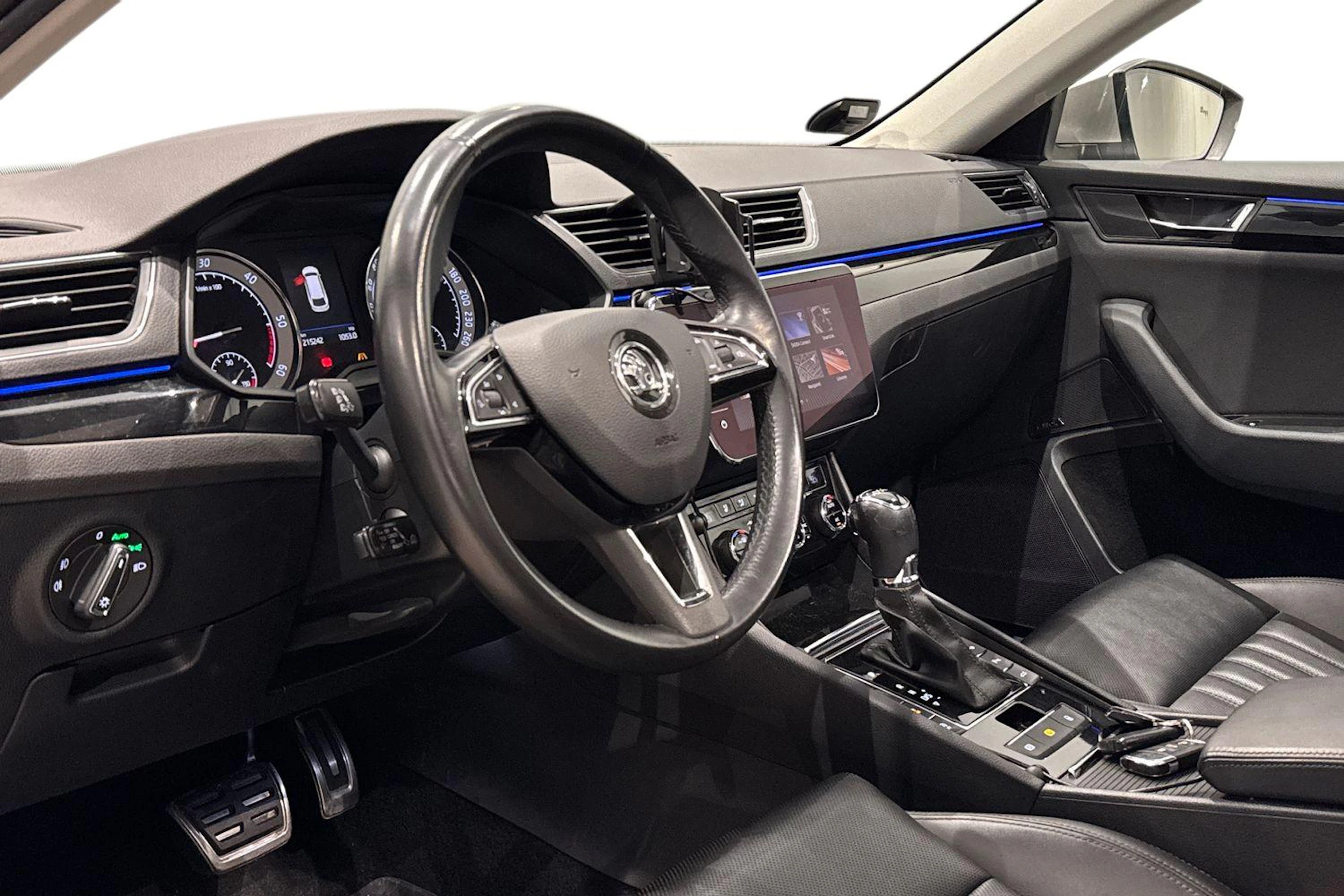 ruskea (beige) Skoda Superb 2019 kuva 8.