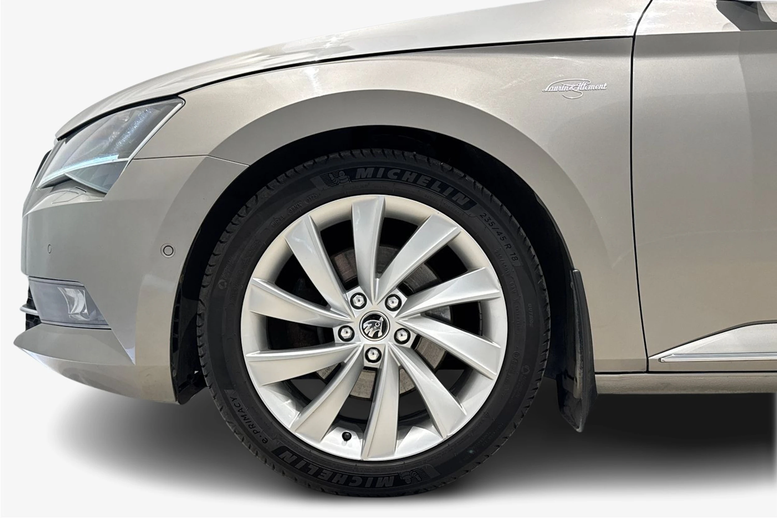 ruskea (beige) Skoda Superb 2019 kuva 12.