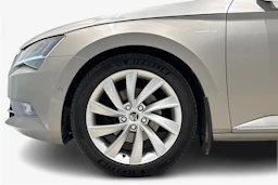 ruskea (beige) Skoda Superb 2019 kuva 12.