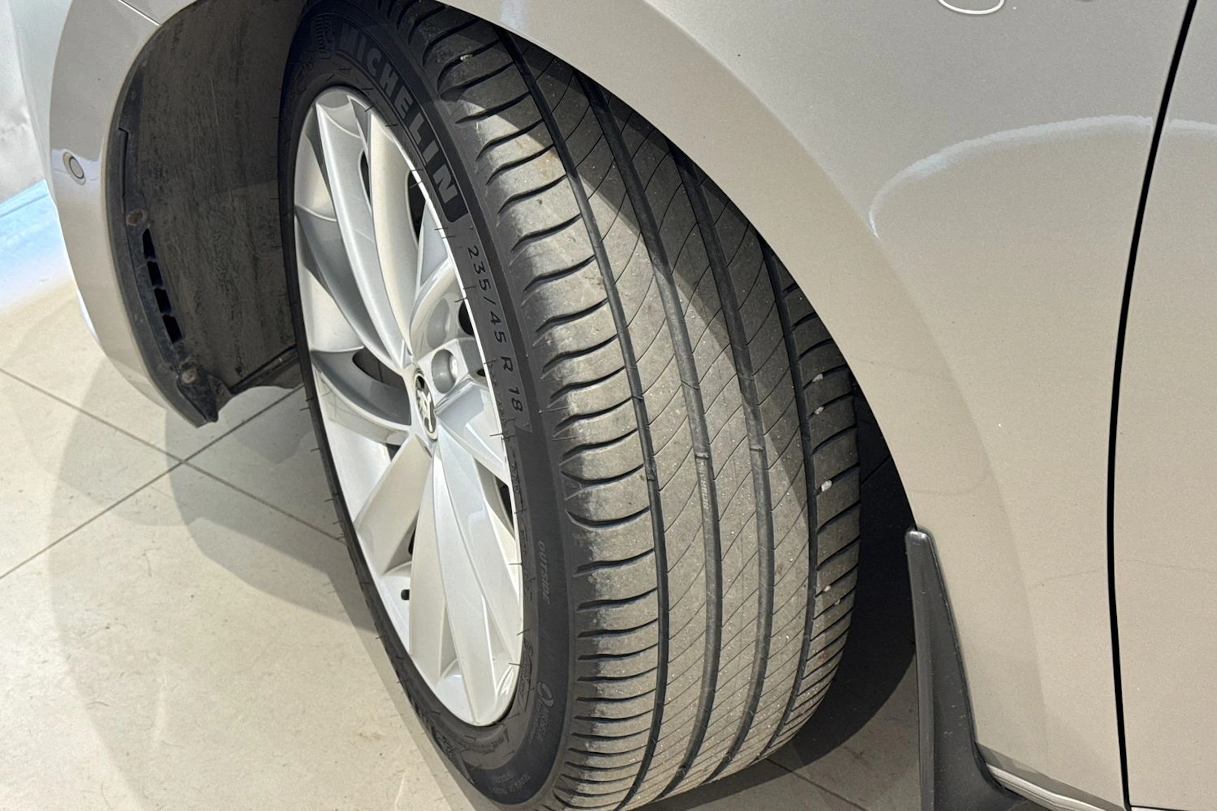 ruskea (beige) Skoda Superb 2019 kuva 13.