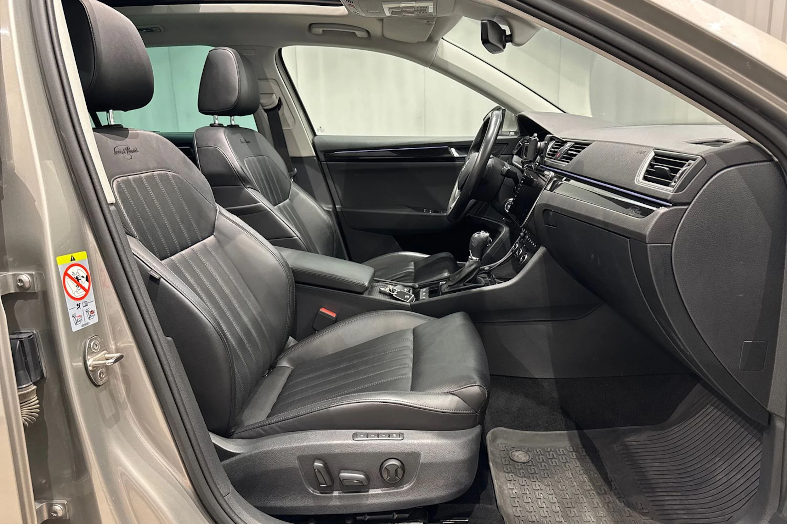 ruskea (beige) Skoda Superb 2019 kuva 17.