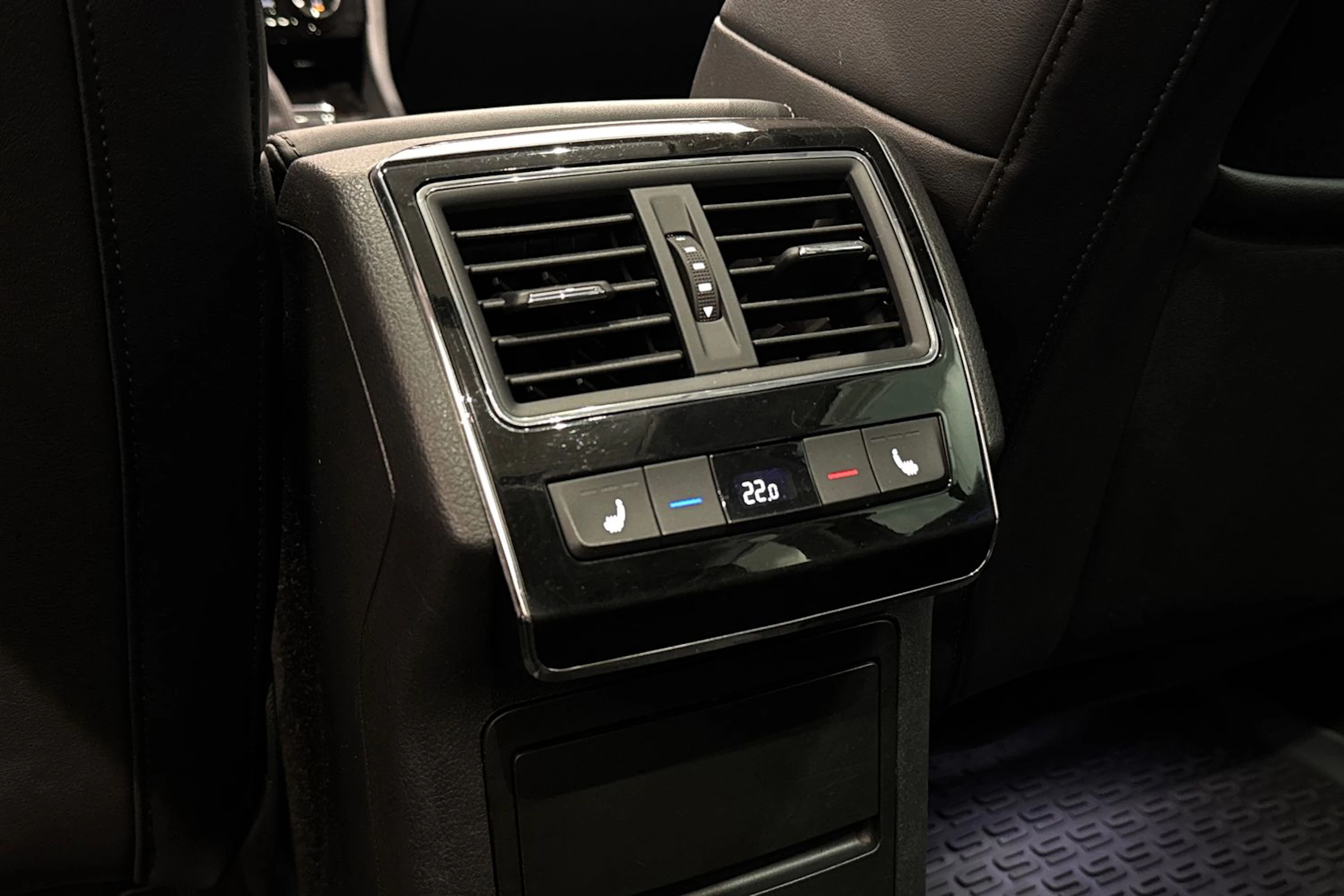 ruskea (beige) Skoda Superb 2019 kuva 19.
