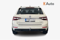 Valkoinen Skoda Superb 2019 kuva 3.